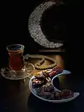 من أكثر الفواكه استهلاكًا في شهر رمضان المبارك التمر حيث يبدأ إفطار المسلمين ببعض حبات التمر والماء.
