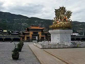 [en→ar]Rongwo Tibetan Buddhist Monastery in Tongren County