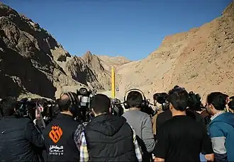الصحفيون يصوّرون إطلاق صاروخ قدر H.