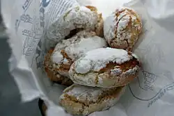 Ricciarelli هو بسكويت اللوز في توسكانا biscuit.