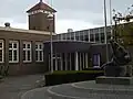 مبنى في القرية