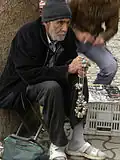 بائع متجول في مدينة نيسابور الإيرانية