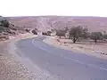 منعطفا طريق متتاليان.