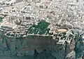 منظر عام من الجو، وترى حلبة مصارعة الثيران إلى اليمين.