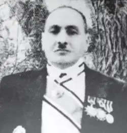صدقي القاسم متوشحًا عددًا من الأوسمة