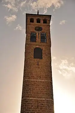 برج الساعة في ساراييفو بالبوسنة والهرسك يُطلق منه مدفع رمضان عند دخول موعد المغرب ليُعلن انتهاء الصيام