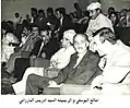 صالح اليوسفي وإلى يمينه إدريس البرزاني.