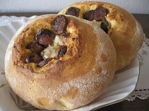 خبز بالسجق