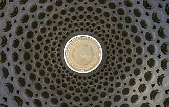 روشن ضمن سقف في إيطاليا.