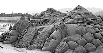 منحوتات رملية لSudarshan Pattnaik بالقرب من نارمادابورام