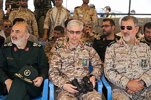 اللواء محمد باقري والعميد حسين سلامي والعميد محمد باكبور في اليوم الأول من المناورات.