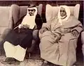الشيخ / عبد الله بن تركي السبيعي مع سمو الشيخ / خليفة بن حمد آل ثاني (ولي العهد آنذاك)