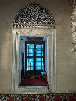 شباك داخلي بالجامع.