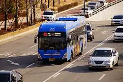 بلويسيتي حافلة منخفضة الطابق حافلات سيول (شركة حافلات سيول) الطريق 401.