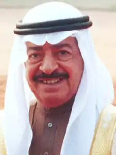 خطان أبيضان يمتدان من زوايا مستطيل أزرق يتقاطعان في منتصفه