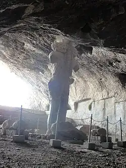 تمثال شابور الأول.