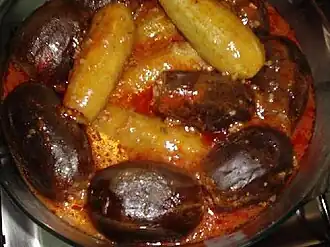 شيخ المحشي الكوسة والباذنجان بصلصة الطماطم
