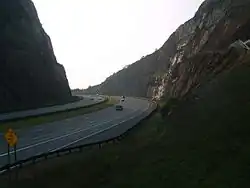 تل سيدلينج قطع الطريق التي شكلتها الصخور الانفجار