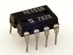 NE555 from سيقنتكس in dual-in-line package&nbsp;&nbsp;[لغات أخرى]‏