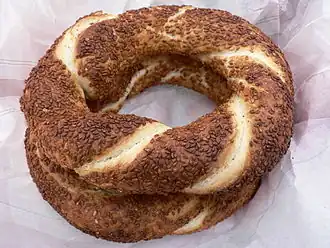 سميط مغطى بحبوب السمسم