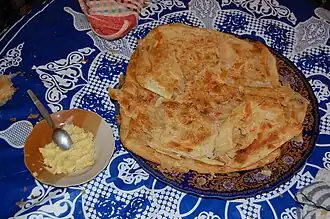المسمن وطبق الزبدة.
