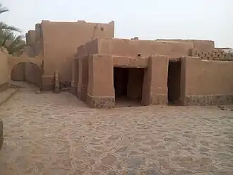 ساحة قصر بني عباس القديم