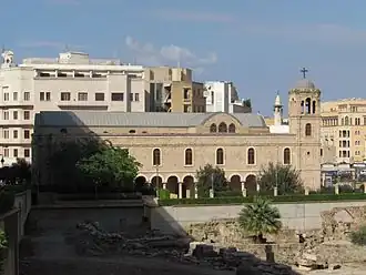 الكتدرائية كما تظهر من شارع الأمير بشير