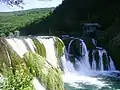 شلال على نهر أونا