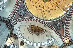 قباب المسجد من الداخل