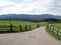 نُزهة على الأَقْدَامٌ في نَهَارٌ فَصْل الصَّيف.