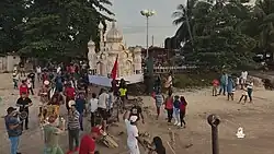 تم نقل التدجه إلى الشاطئ لوضعها في المحيط