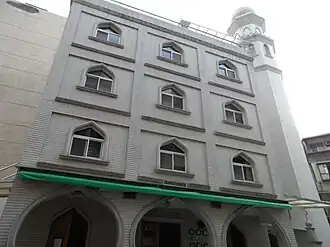 مسجد تايبيه الثقافي في تايبيه يضم مكتب رابطة الشباب المسلم الصيني وجمعية تنمية الحلال في تايوان.