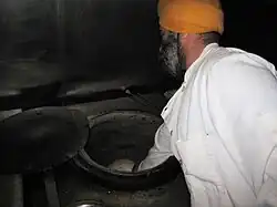 الطبخ على التنور، صورة من المطبخ الهندي