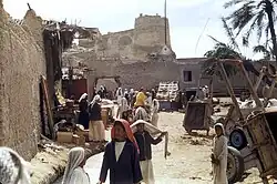 سوق تاروت، وتظهر القلعة في الخلف، 1955م.