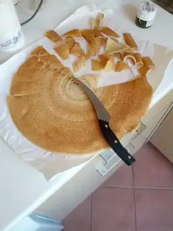 تيستارولي يتم تقطيعها