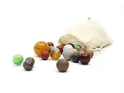 مجموعة من البلي