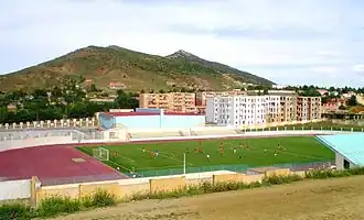 ملعب المدينة.