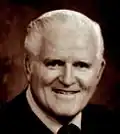 توماس ج. ويلان، 1961 (BA & JD)، كبير قضاة الولايات المتحدة في محكمة الولايات المتحدة المحلية للمنطقة الجنوبية من كاليفورنيا يونيفيرسيتي اوف سان دييقو