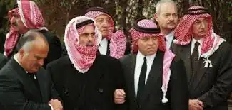 ذوقان الهنداوي في جنازة الملك الحسين بن طلال في المقابر الملكية عام 1999