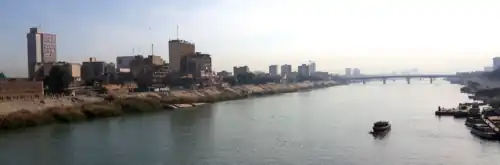 صور ملتقطة لنهر دجلة من جسر الشهداء.