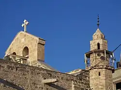 كنيسة إلى جانب مسجد في مدينة غزة