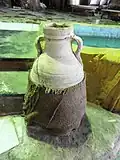 قلة تحوي ماءً