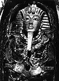 قناع الموت في موقع الاكتشاف، 1925