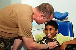 طفل يعاني من شلل دماغي