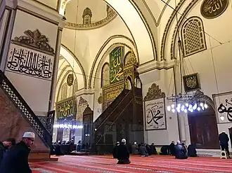 المنبر والمحراب ومقصورة المؤذنين.