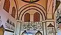 منظر عام لسقف مصلى السيدات خلف المسجد.