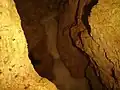 النهر الجاري في باطن الكهف.