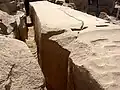 اثار تحفيرات على قمة المسلة