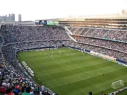 ملعب سولدر فيلد خلال المباراة الدولية بين منتخب الولايات المتحدة لكرة القدم و منتخب هندوراس ضمن منافسات بطولة كأس الكونكاكاف الذهبية 2009.