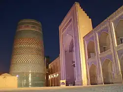 مدرسة كالتا مينار ومدرسة محمد أمين خان